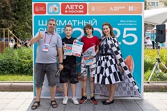 Турниры в «Шахматном сквере» проходят по выходным, несмотря на ненастную погоду