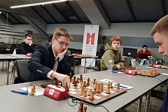 Турнир с нормой гроссмейстера стартовал в клубе на Тверском бульваре