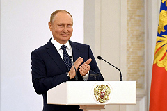 Президент России поздравил шахматистов с профессиональным праздником