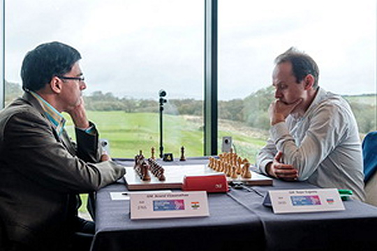 Евгений Наер выиграл у Вишванатана Ананда в первом туре FIDE Chess.com Grand Swiss
