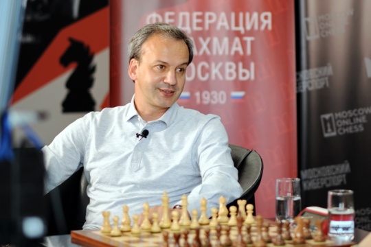 Аркадий Дворкович ответил на вопросы Даниила Дубова в студии Moscow Online Chess