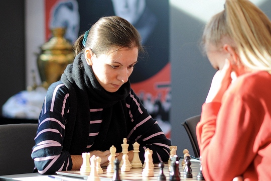 Дарья Чарочкина удерживает лидерство в чемпионате Москвы