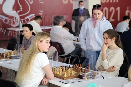 Женская сборная Москвы идет в лидерах на чемпионате России в Сочи