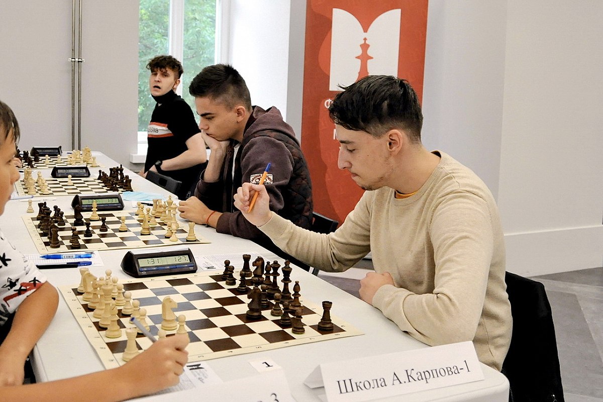 Четыре команды показывают лучшие результаты в чемпионате Москвы по классике
