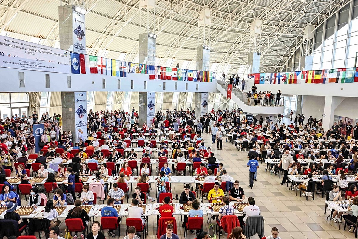 Савва Ветохин и Александра Шведова вышли на старт юношеского первенства мира