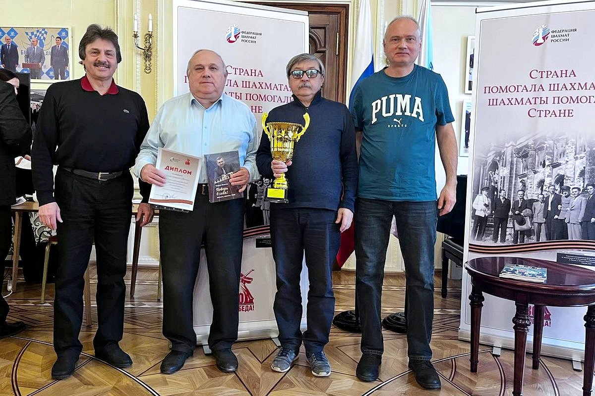 Владимир Анохин первенствовал в турнире среди ветеранов в ЦДШ им. Ботвинника