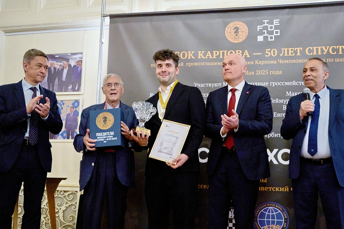 Ян Непомнящий выиграл «Кубок Карпова – 50 лет спустя». Участники поздравили именинника