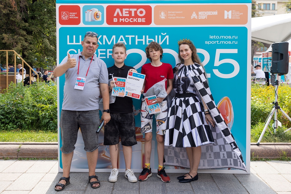 Турниры в «Шахматном сквере» проходят каждые выходные, несмотря на ненастную погоду