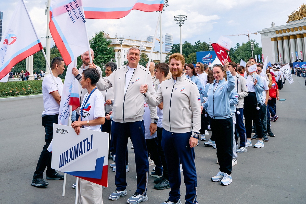 Шахматисты приняли участие в спортивном шествии в честь Дня физкультурника