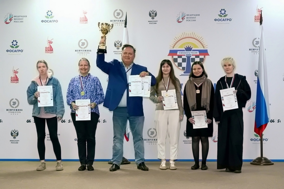Женская сборная Москвы завоевала два золота на чемпионатах России по блицу и рапиду, у мужской команды два «серебра». Поздравляем!