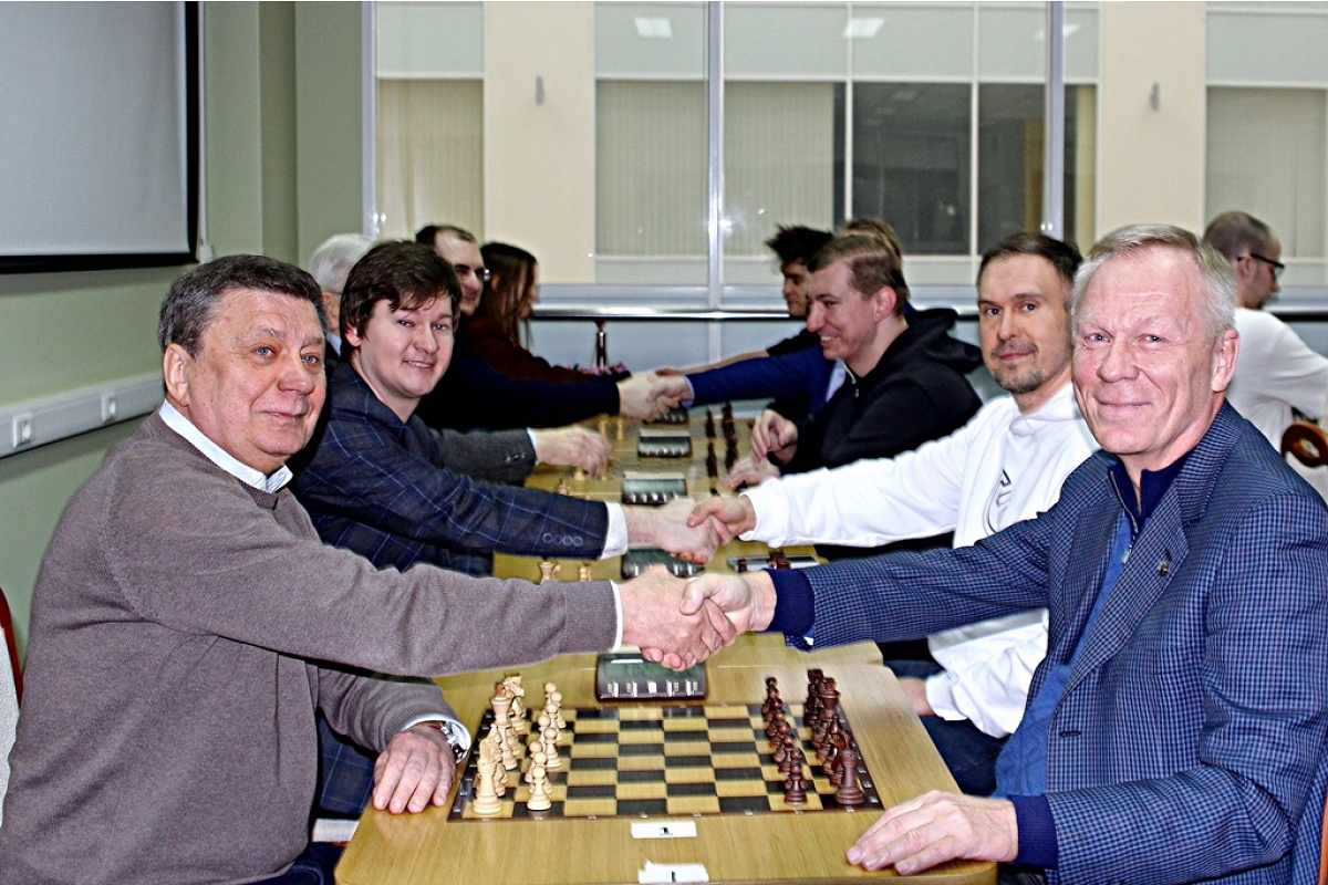 Команды МГУ и Сбера сыграли товарищеский матч 