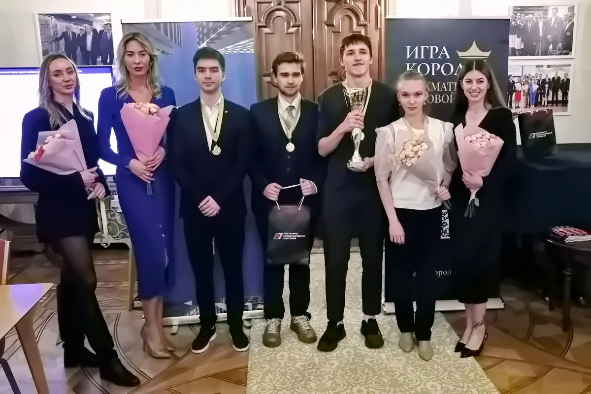 Команда SkillStaff выиграла этап Кубка России по блицу среди клубных команд «Игра Королей»