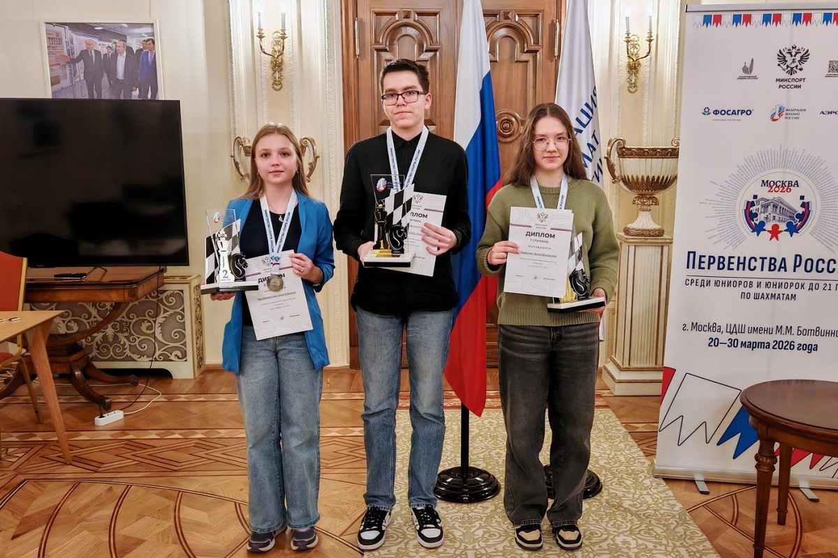 Семен Новожилов и Диана Хафизова – чемпионы России среди юниоров. Диана Преображенская – серебряный призер. Поздравляем!