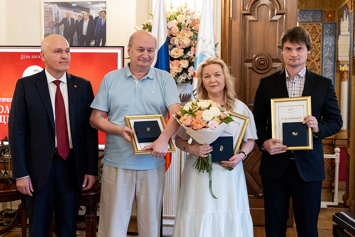 Эльвире Уманской и Олегу Первакову награждены «Золотым знаком ФШР»