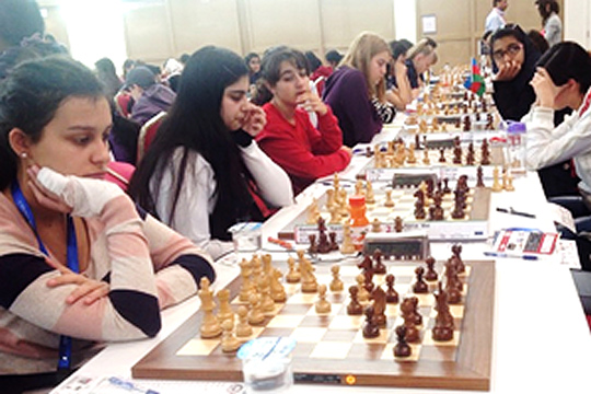 Анна Васенина и Давид Паравян лидируют на юношеском чемпионате мира