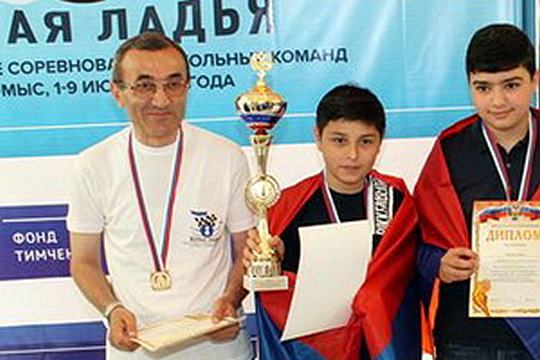 Самвел Микасян: Школа имени Чехова очень престижная, находится в центре Еревана