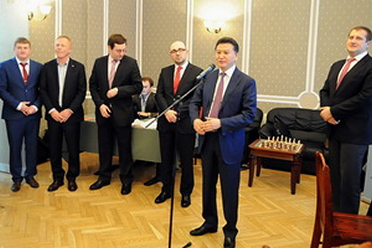 Президент ФИДЕ посетил шахматную гостиную МГИМО