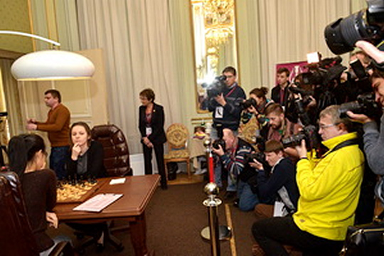Мария Музычук вновь устояла черными против Хоу Ифань