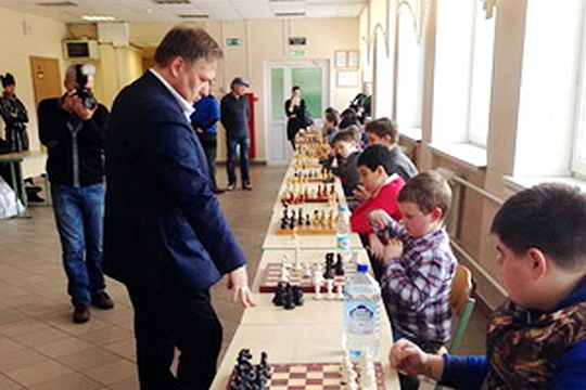 Александр Злочевский дал сеанс одновременной игры на фестивале «Теплый конь»